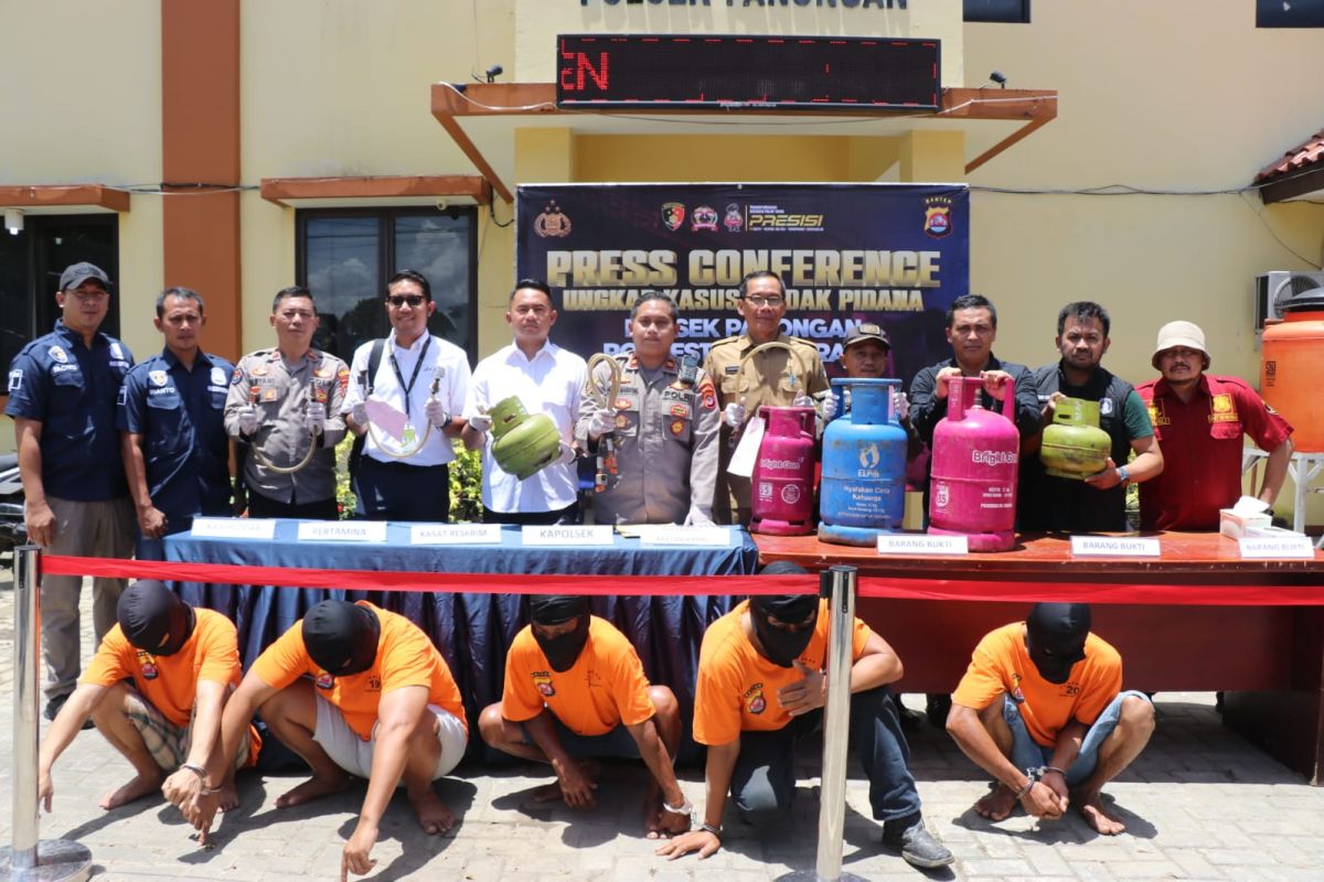 Polsek Panongan Tangerang tangkap lima pengoplos gas bersubsidi