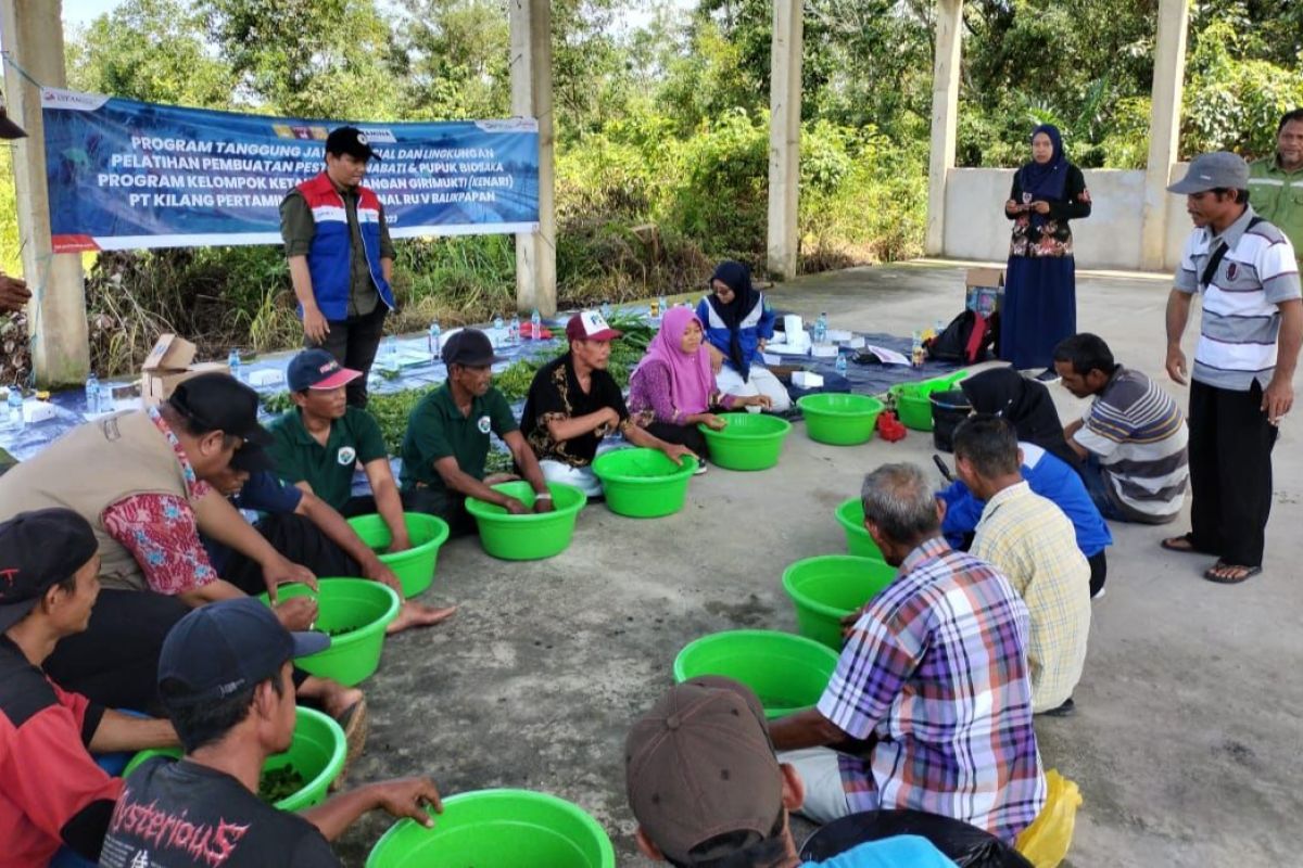 Petani Penajam  diedukasi cara bikin pestisida nabati dan pupuk biosaka