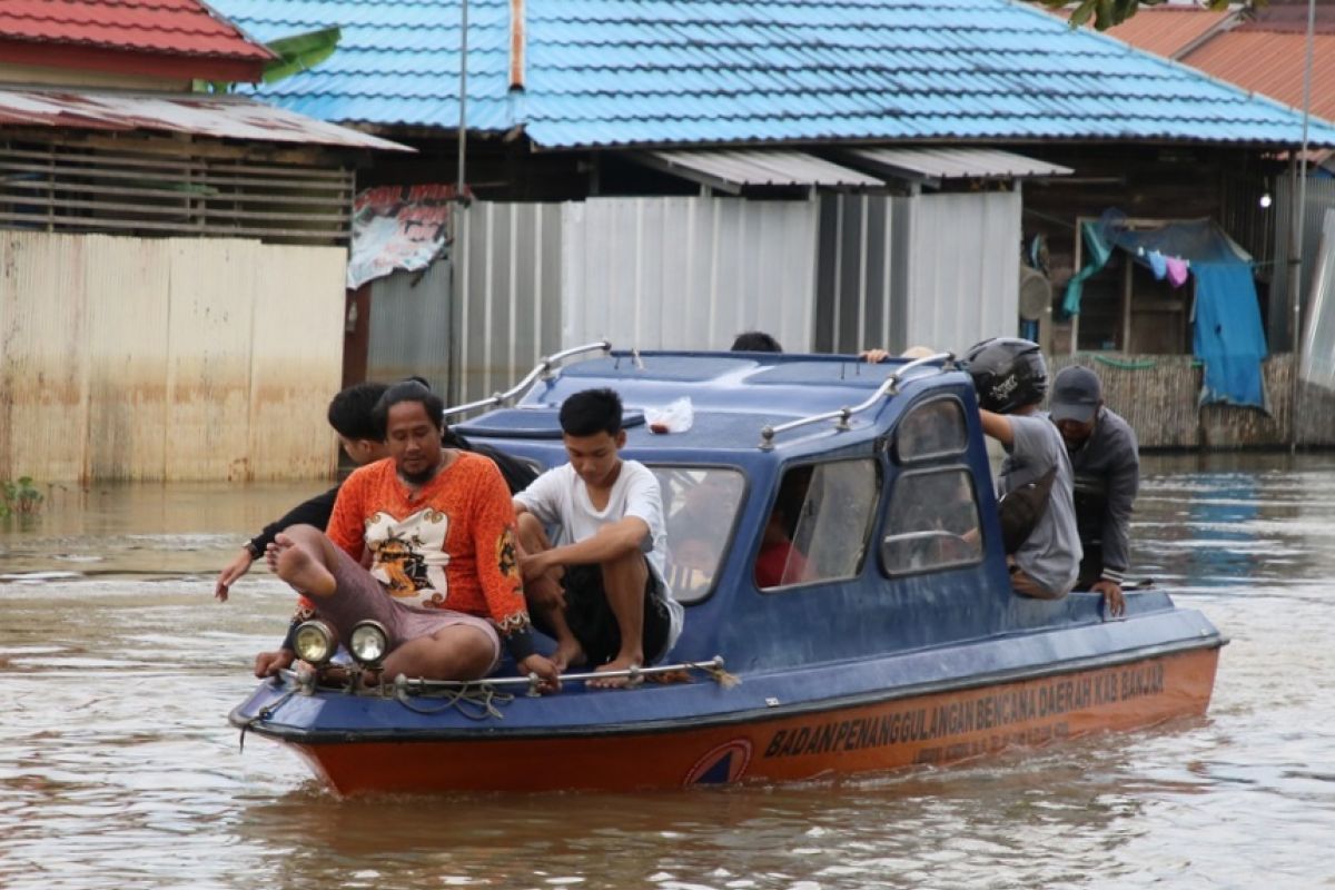 Bupati Banjar instruksikan tiga SKPD turun lapangan tangani banjir