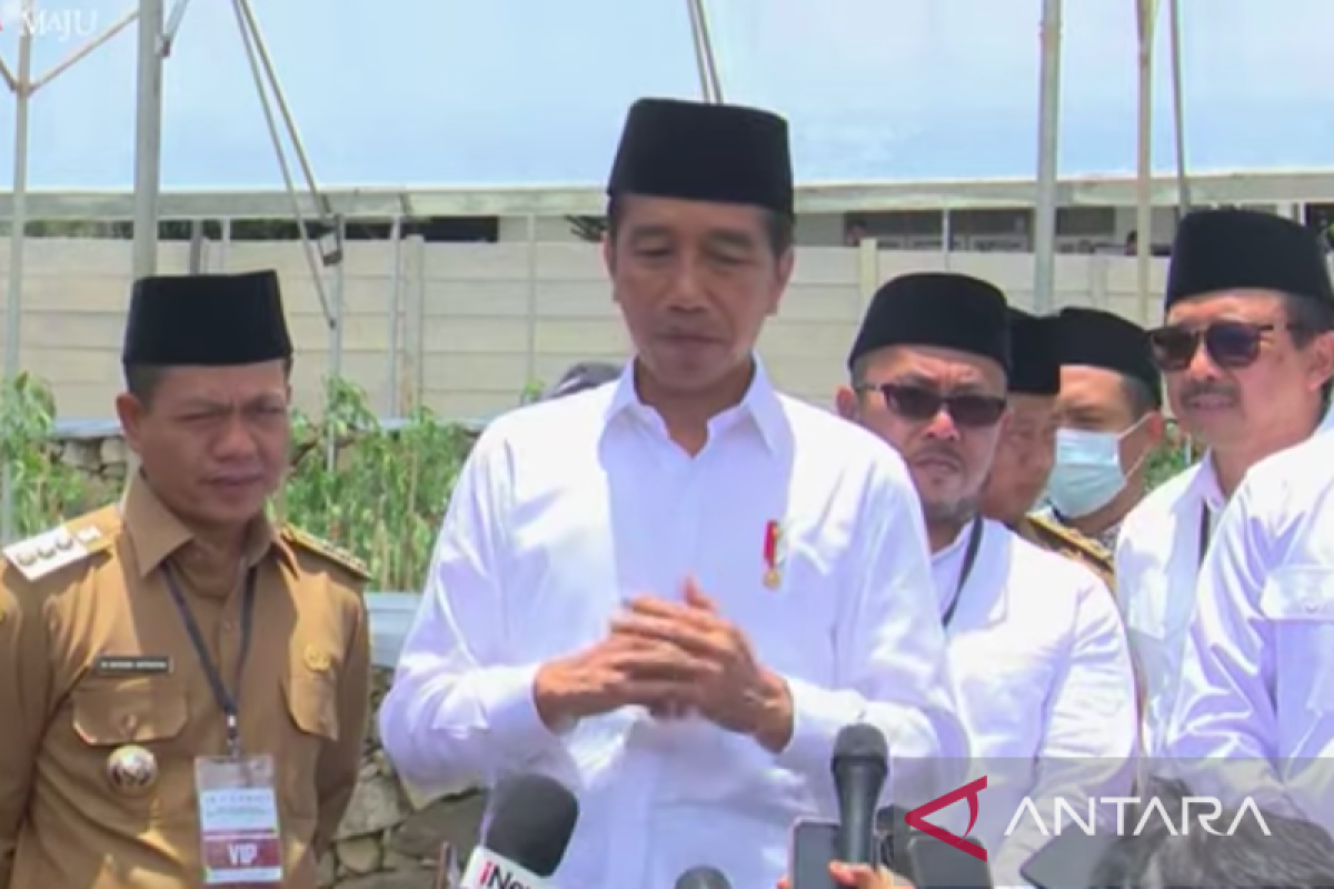 Jokowi cek langsung ke petani di Bandung soal harga gabah