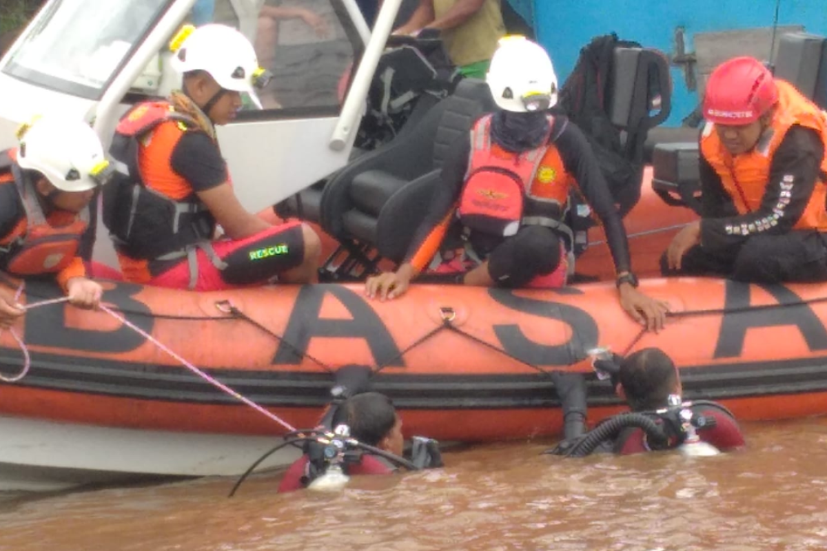 Seorang pekerja pangkalan pasir tenggelam di Sungai Kapuas