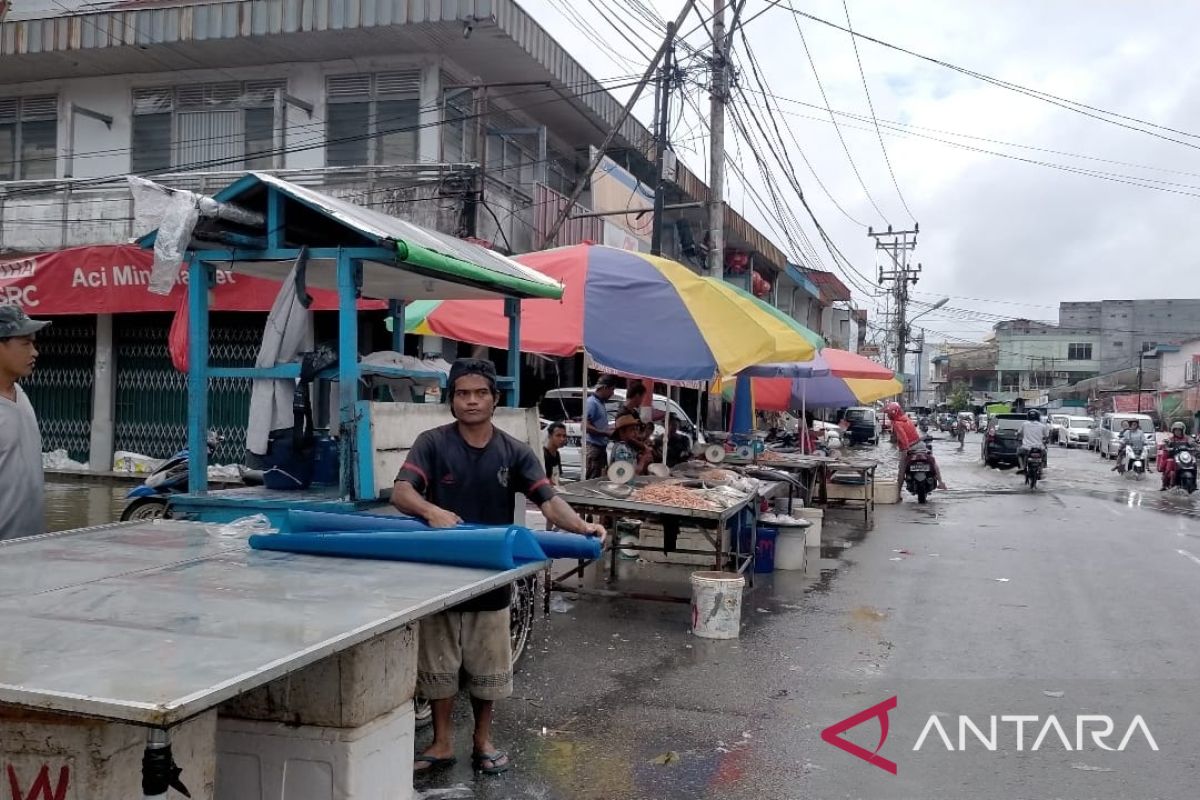 Pedagang Pasar Babi Kota Singkawang pindah gara-gara banjir