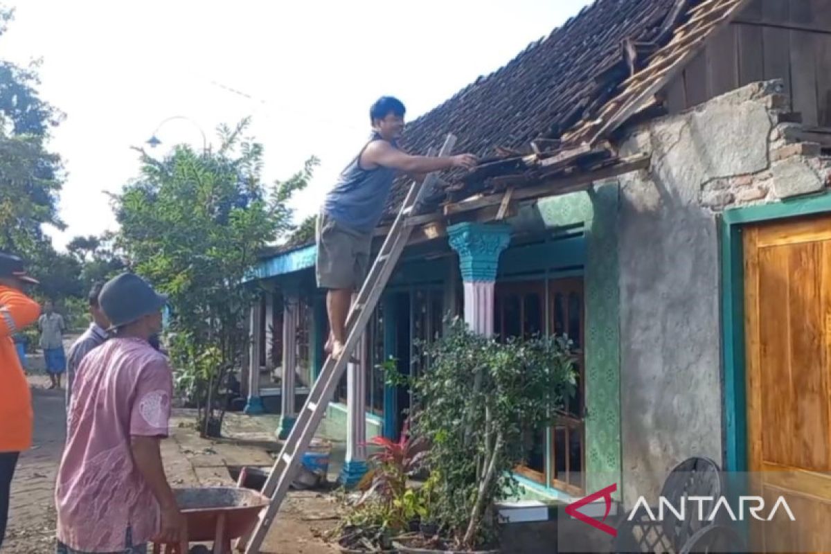 Sebanyak 257 rumah warga rusak akibat puting beliung di Madiun