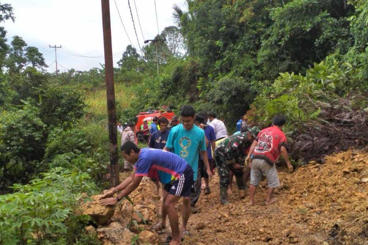 Masyarakat Bengkayang diimbau waspada longsor dan banjir