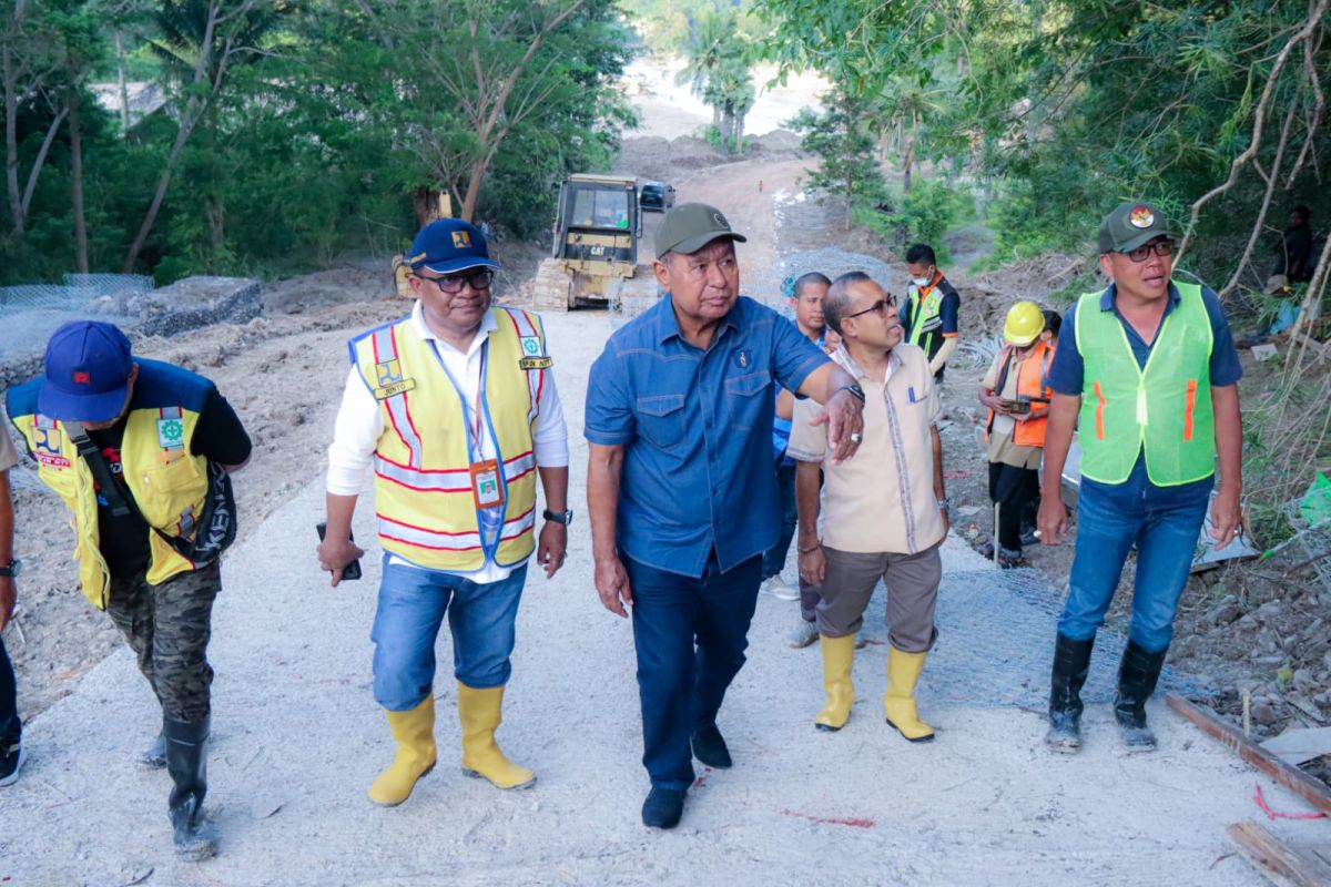 BPJN NTT target pembangunan jalan di lokasi longsor tuntas 15 Maret