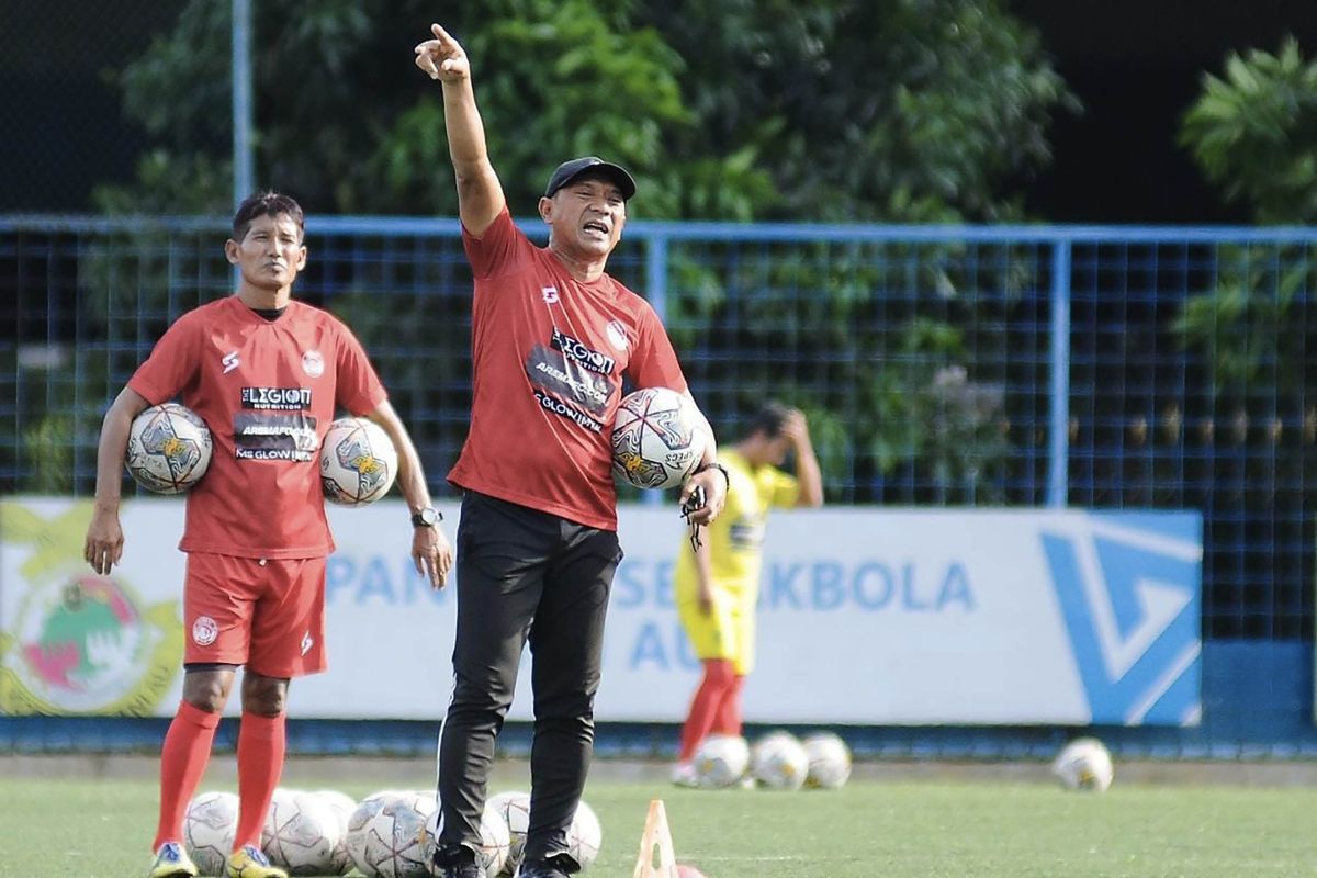 Putu Gede akui sulit tingkatkan kondisi fisik Arema FC di pertengahan musim