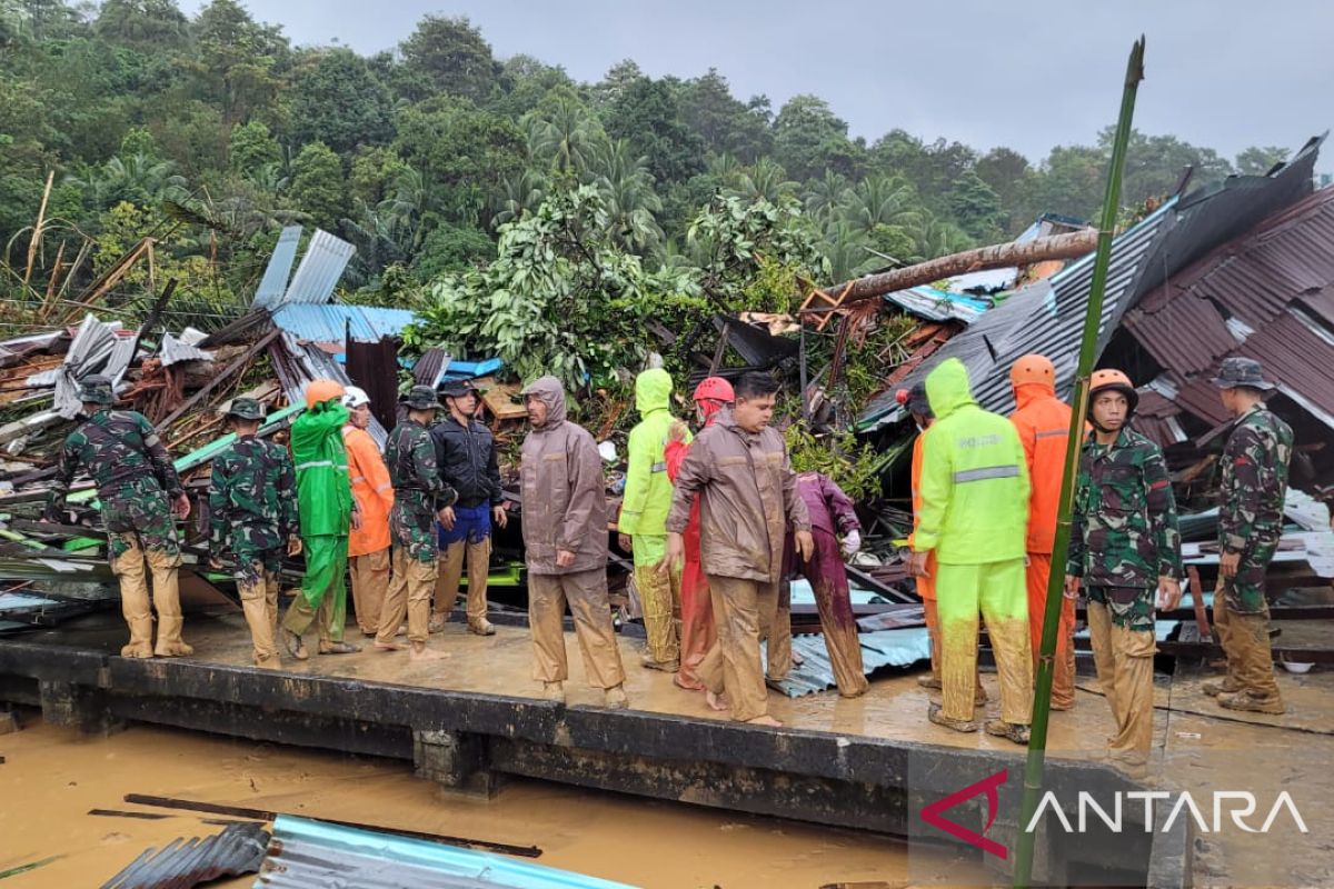 Ministry provides aid worth Rp862 mln for Natuna landslide victims