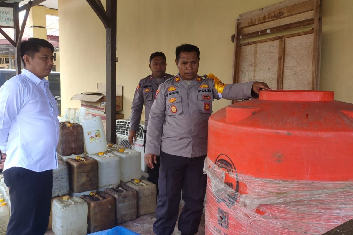 Polisi sita satu ton arak di Muna Barat Sulawesi Tenggara