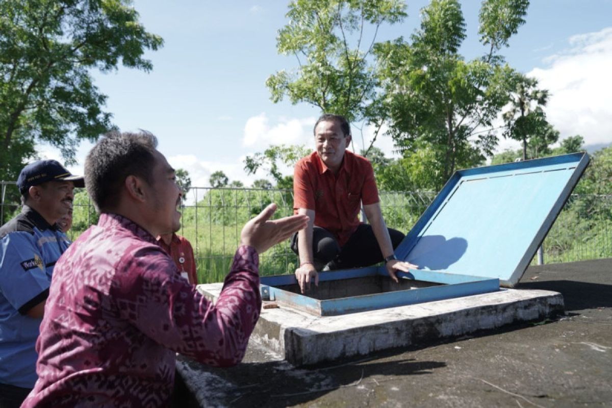 Karangasem Bali mengalirkan air Telaga Waja ke daerah tandus