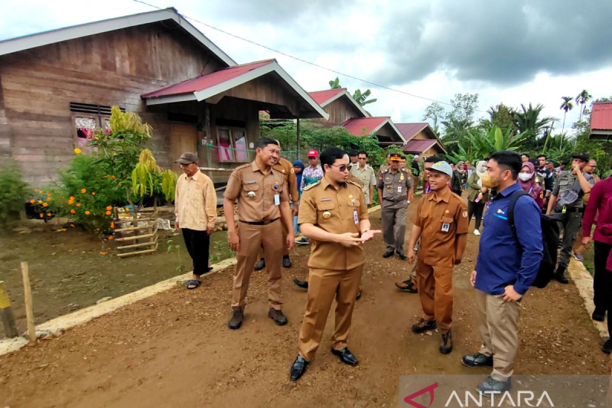 Pemkab HST serahkan 44 rumah kepada warga terdampak banjir