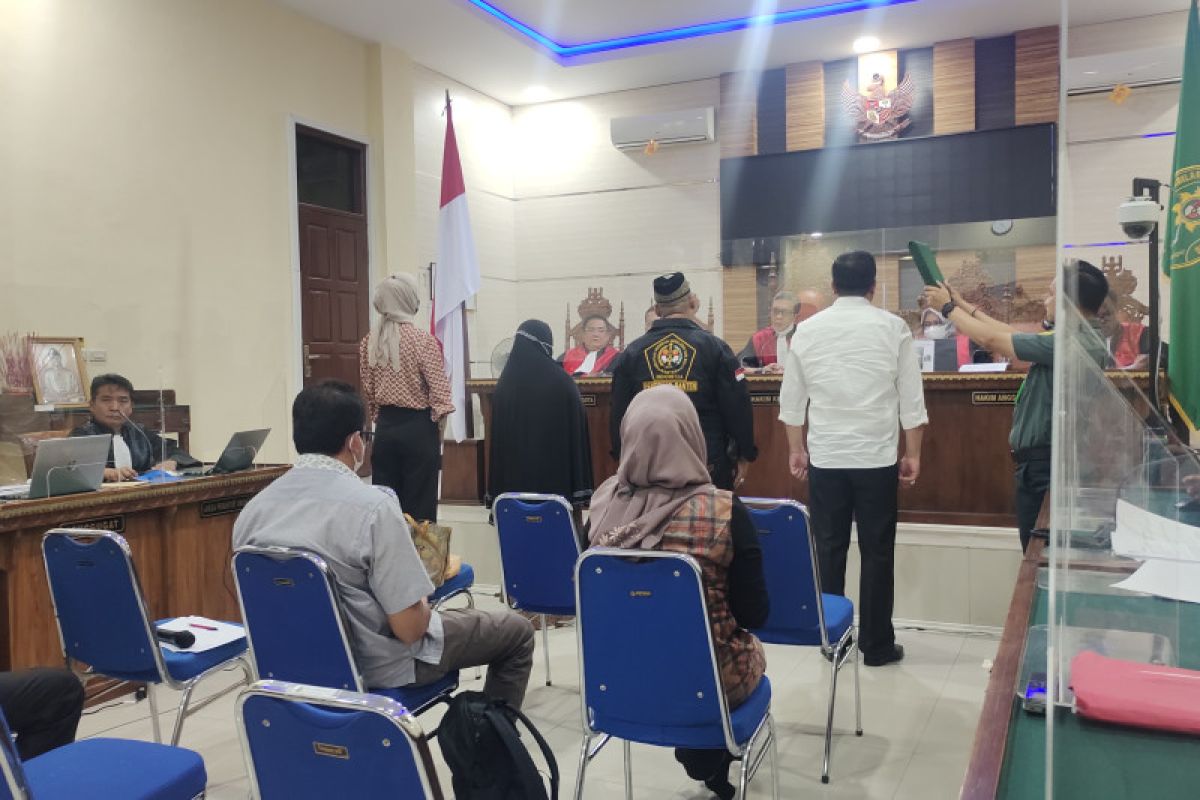 Bupati Lampung Tengah akui titipkan saudara masuk kedokteran Unila