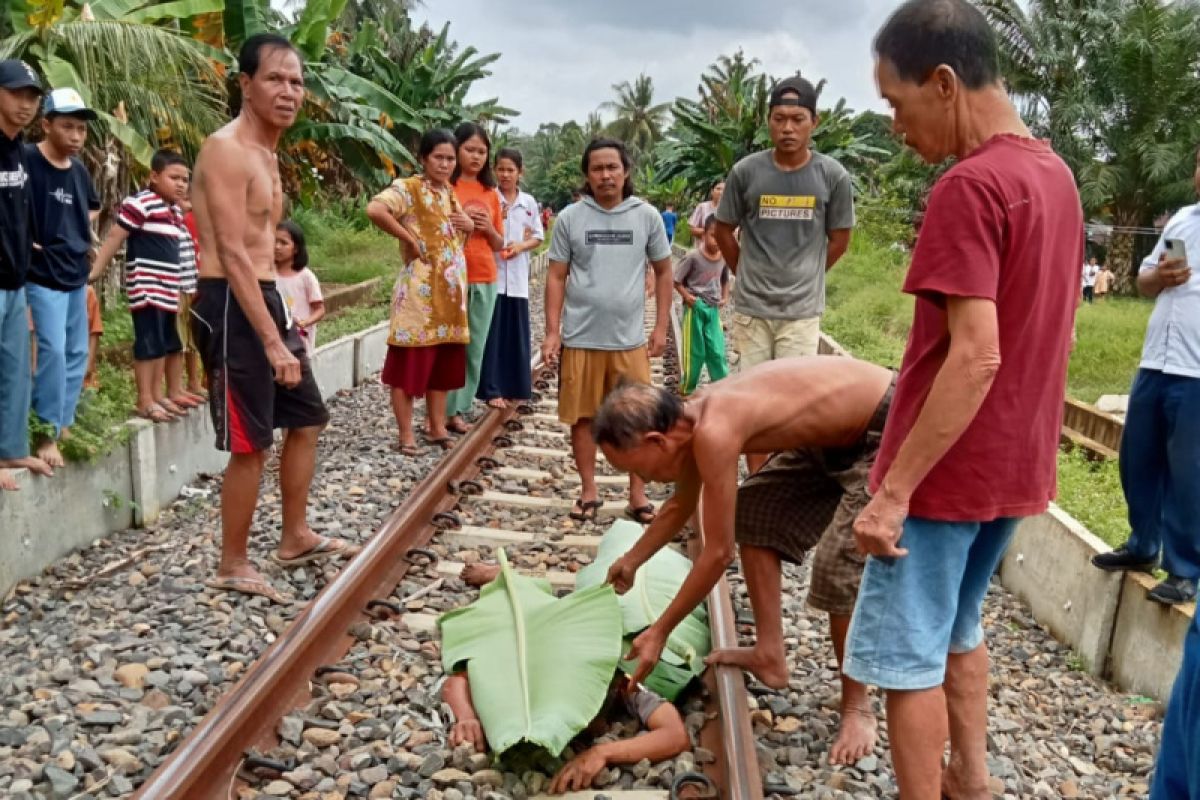 Warga Kota Padang Rejang Lebong tewas tertabrak kereta api