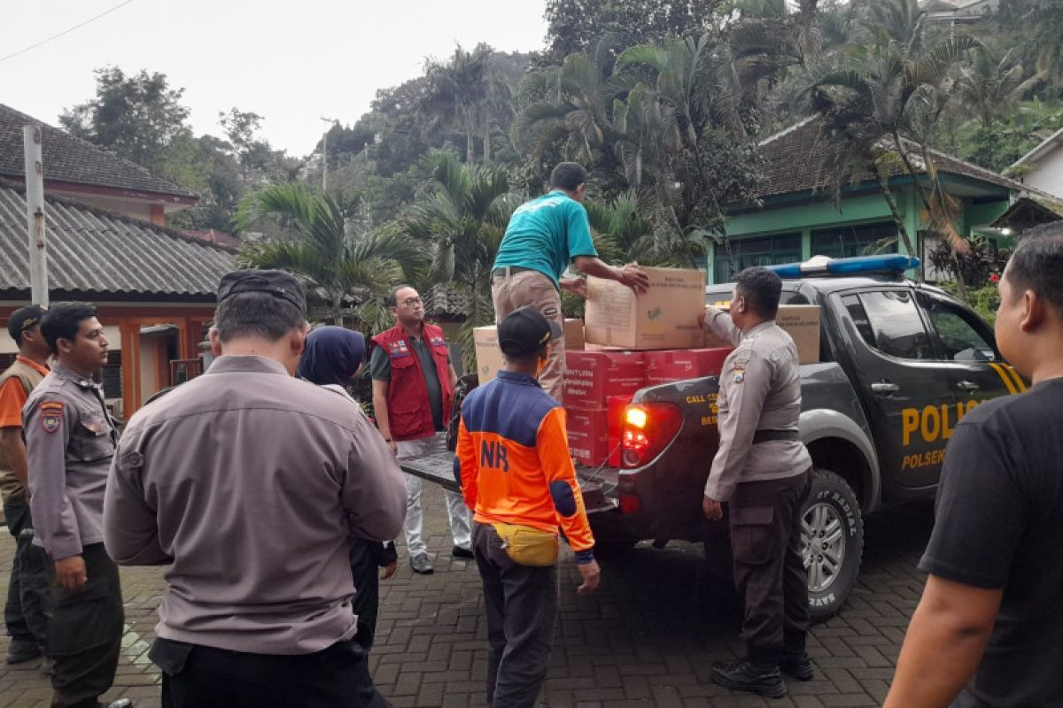 Kementerian Sosial salurkan bantuan bagi korban bencana di Pasuruan