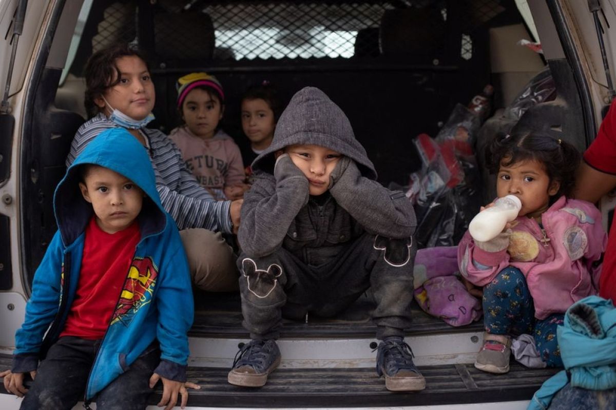Lebih dari 100 anak ditemukan dalam truk terlantar di Meksiko