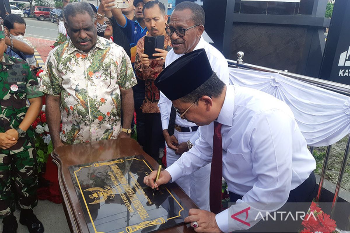 Wakil Menteri Agama resmikan Tugu Harmoni Award Kota Jayapura