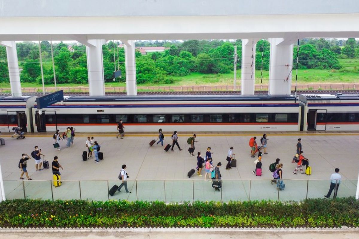 Jalur Kereta China-Laos catat angka tertinggi untuk penumpang harian