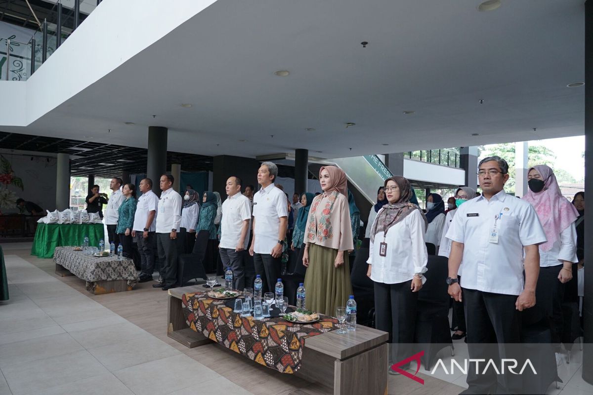 Pemkot Bogor jembatani 12 anak stunting dapat bantuan makanan tambahan dari mal