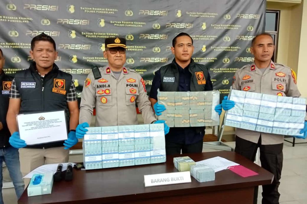 Polres Pandeglang ungkap kasus kredit fiktif  perusahaan konstruksi Tahun 2018