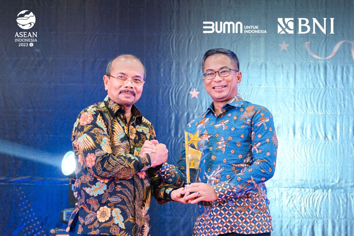 Ronny Venir BNI Raih 'Best Leader of the Year' Padang TV Award