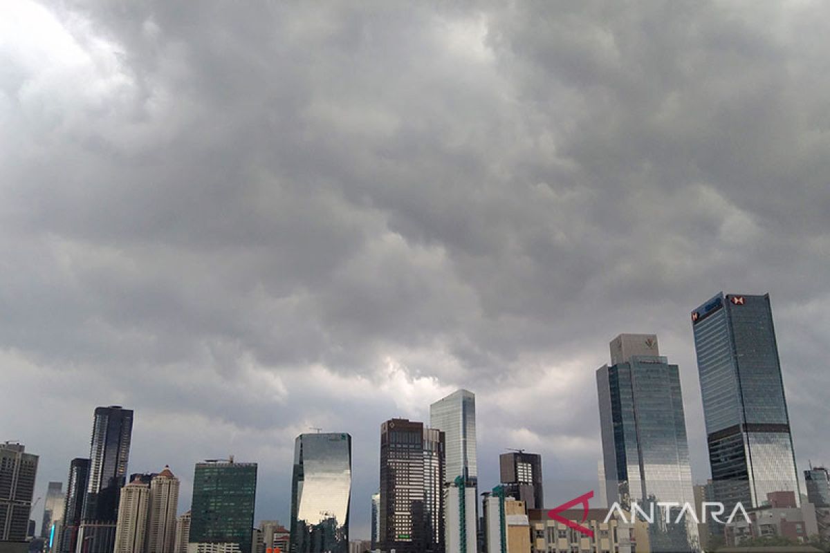 Rabu, sebagian besar Jakarta berawan pada siang hingga malam hari