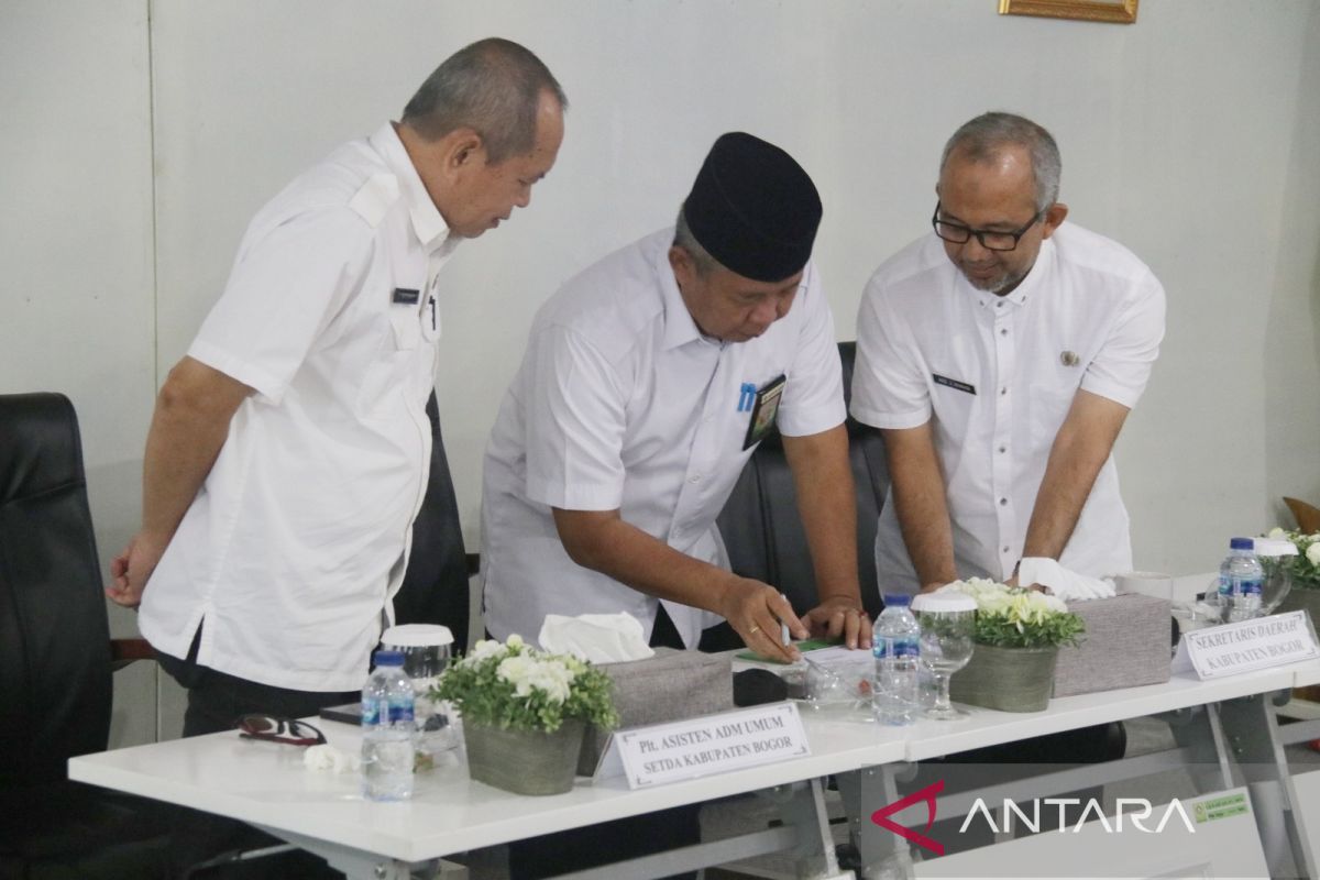 Sekda Bogor pimpin jajaran ASN tandatangani komitmen aksi pencegahan korupsi