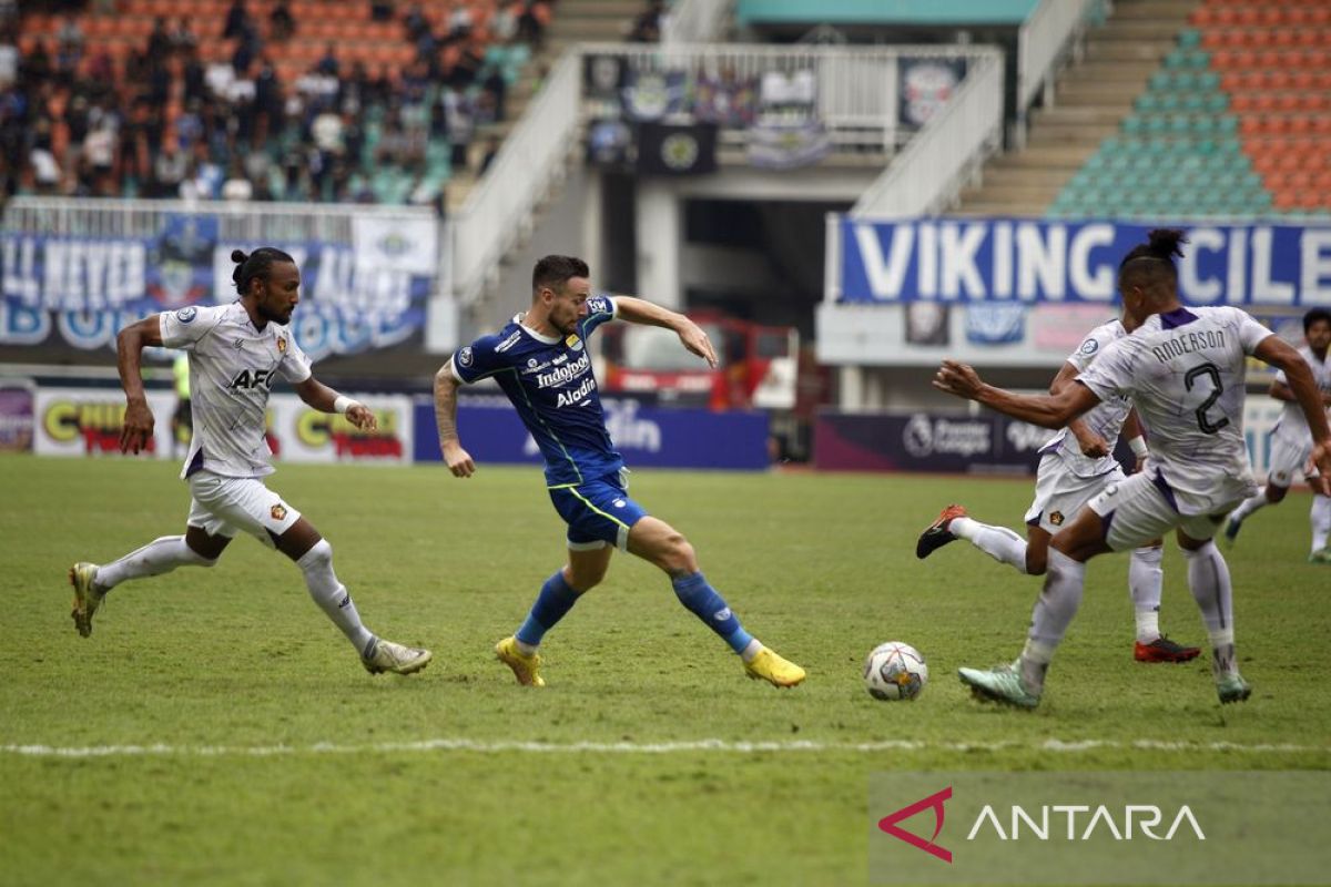 Persib Bandung takluk 0-2 atas Persik Kediri