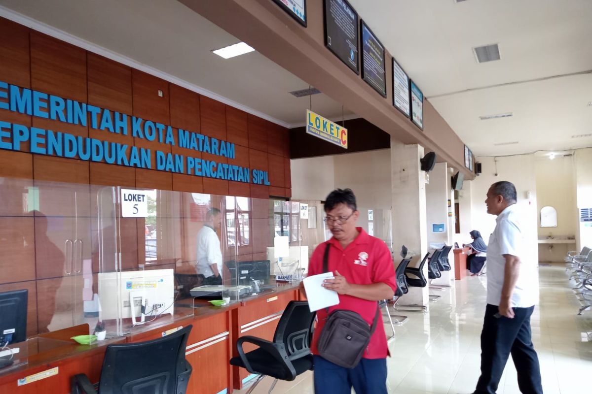 Dukcapil Mataram mewacanakan penempatan petugas KTP digital di kelurahan