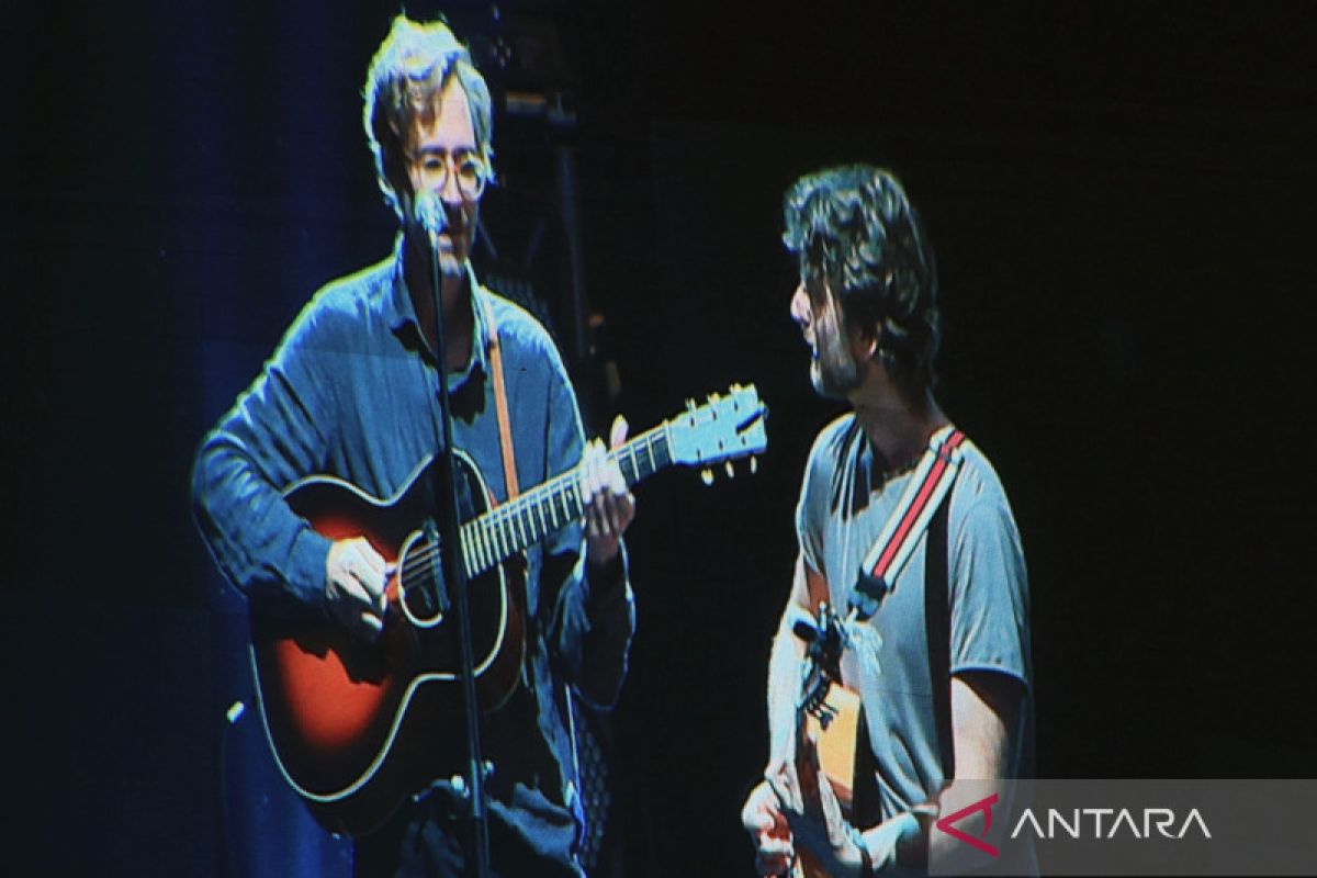 Kings of Convenience sukses bius Jakarta dengan petikan gitar