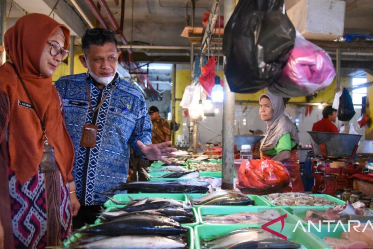 Pemkot Jaktim cek stok pangan pasar tradisional jelang Ramadhan