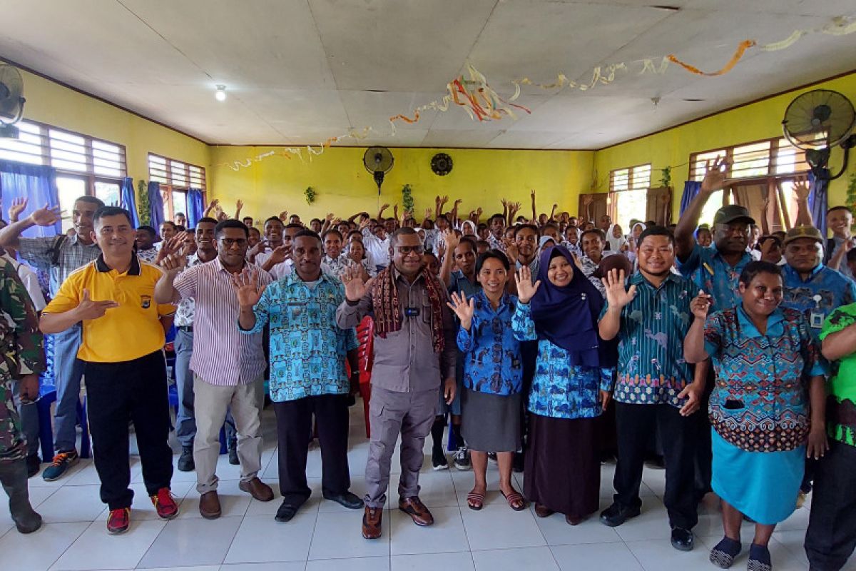 Penjabat Bupati Sorong berkunjung ke SMA Negeri 06 Seget