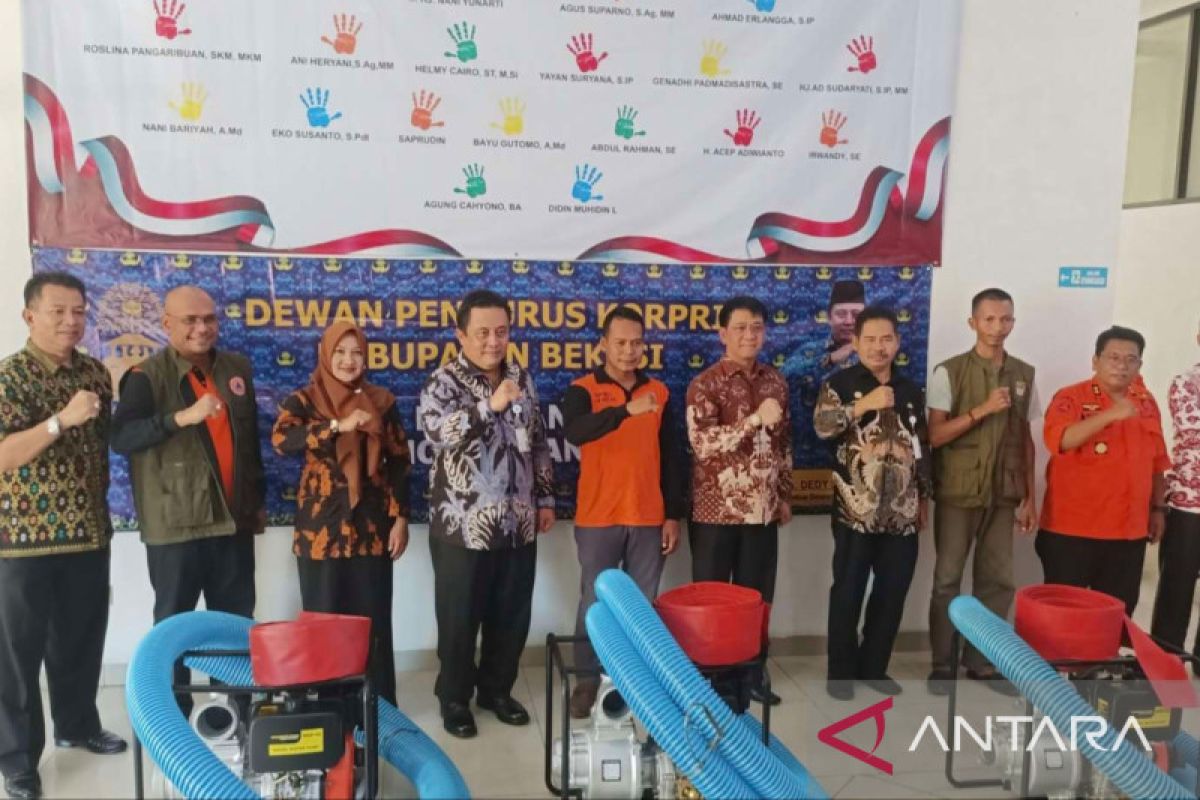 Korpri Bekasi salurkan bantuan 10 unit mesin pompa air guna pemulihan banjir