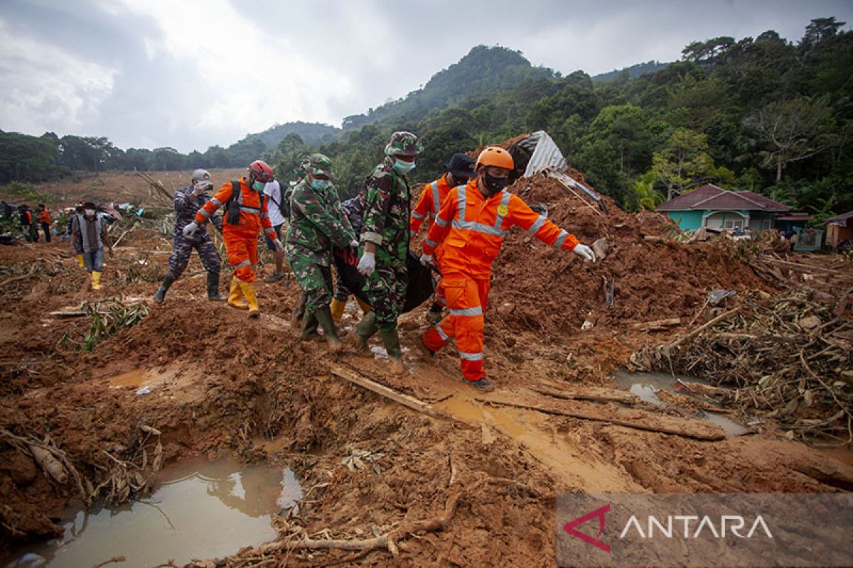 Kepala BNPB arahkan relokasi 100 KK kurangi risiko longsor Natuna