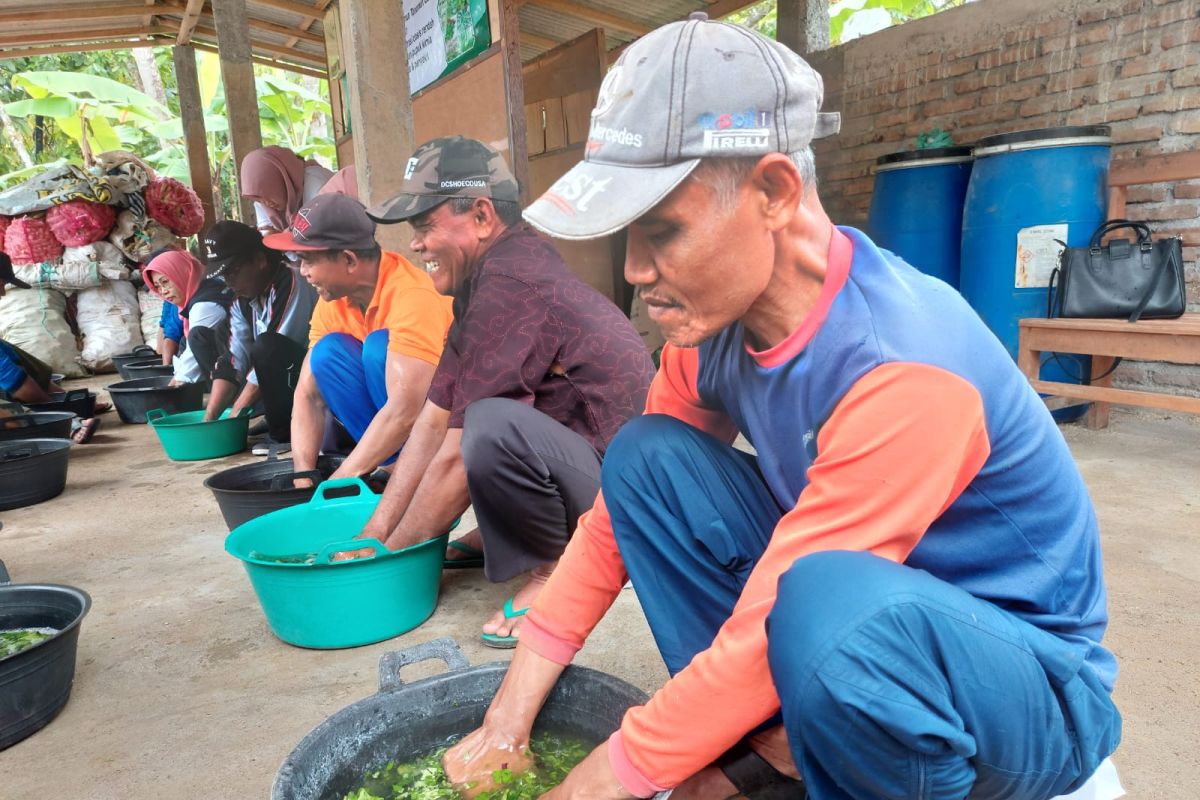 Dinperta Trenggalek ajak petani kembangkan pupuk organik