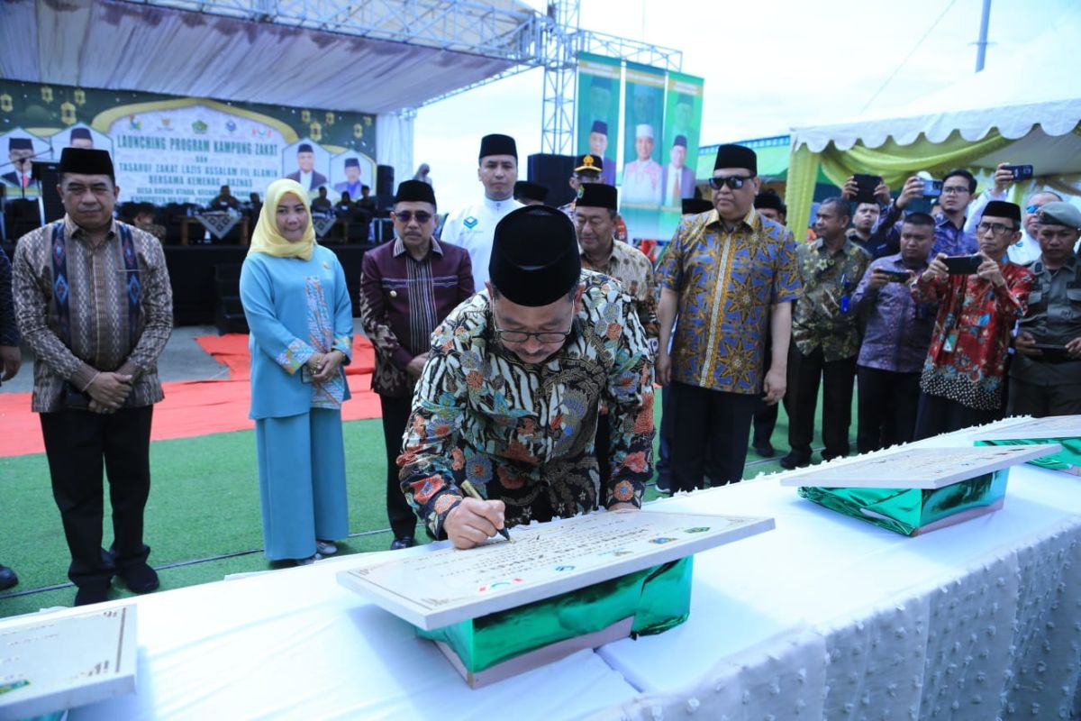 Wamenag Zainut resmikan lima Kampung Zakat di Sulawesi Barat