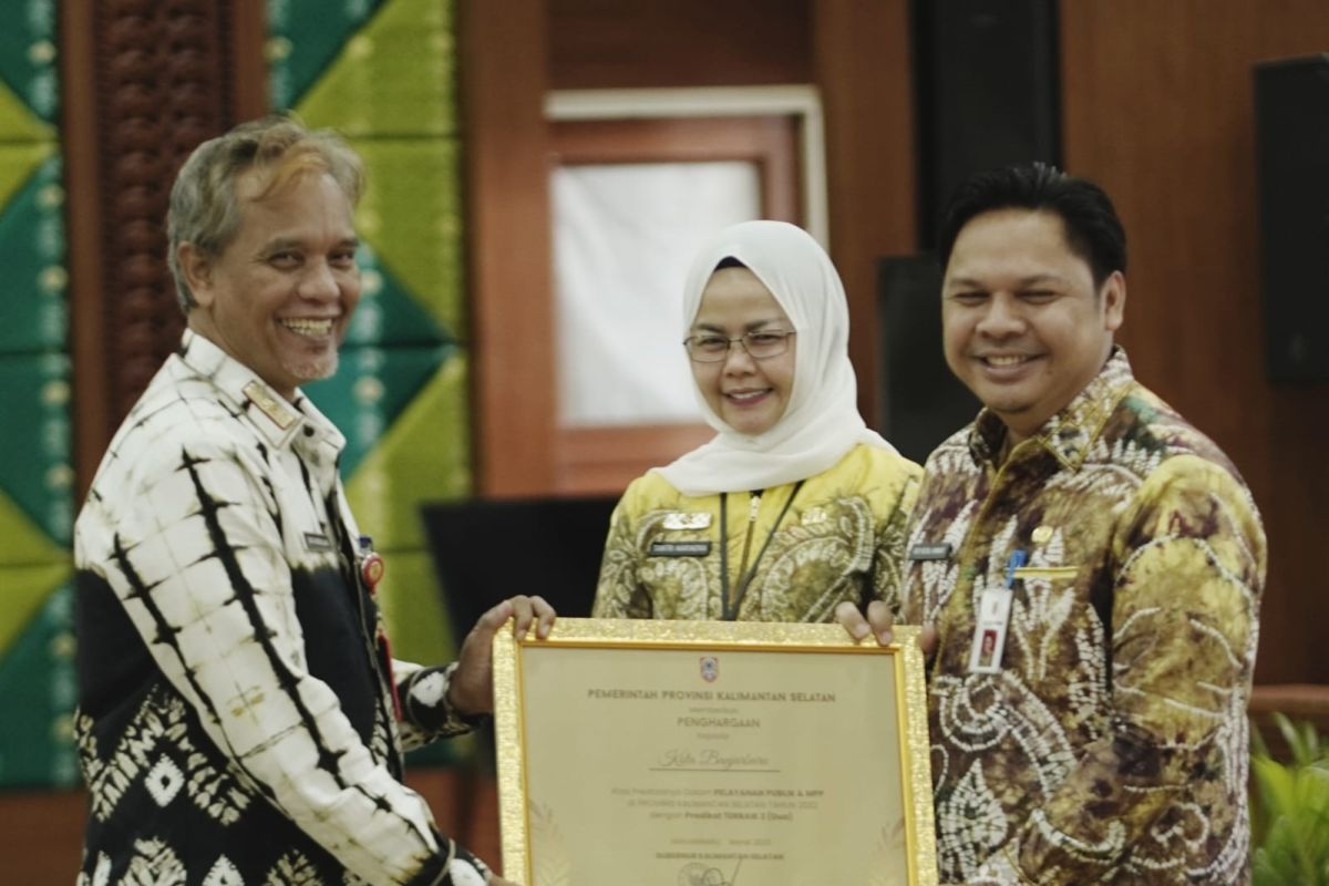 Pemkot Banjarbaru raih dua penghargaan dari Pemprov Kalsel