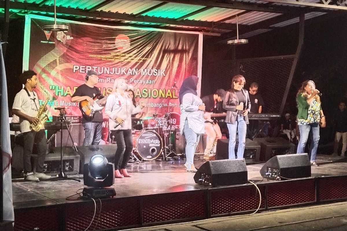Pertunjukan musik warnai hari musik di kota Ambon