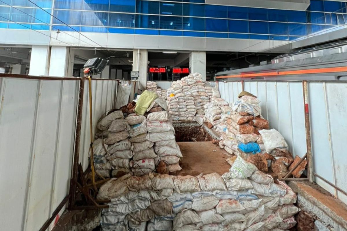 Kemenhub percepat konstruksi tangga tambahan di Stasiun Manggarai