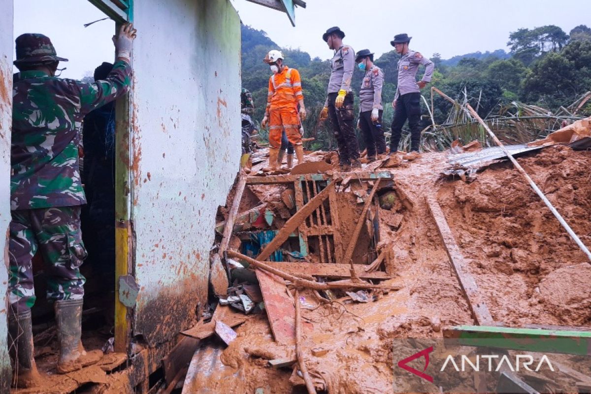 Rilis korban longsor Natuna hari ketiga pencarian, korban meninggal 21 orang dan 33 belum ditemukan