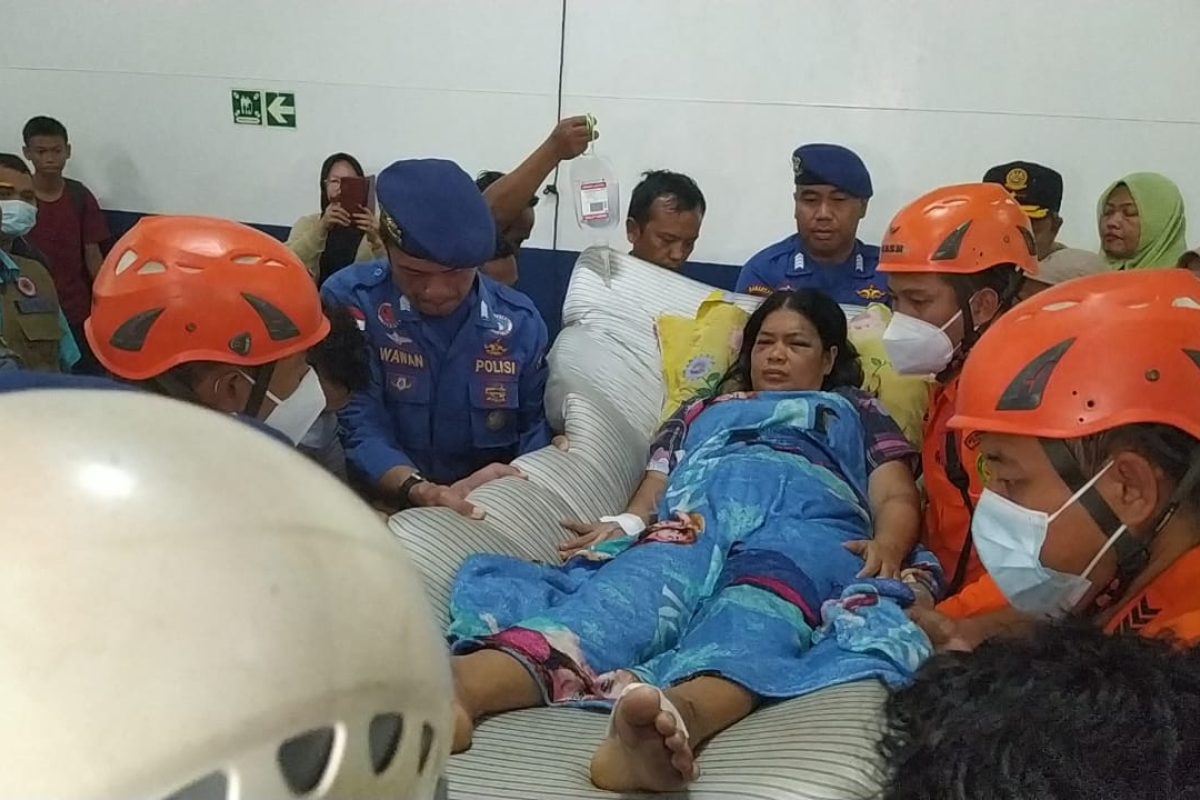 Tim SAR kembali evakiasi satu korban longsor Serasan ke Kalimantan Barat