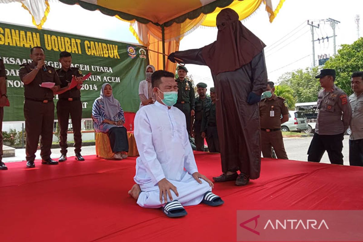 10 terpidana pelanggaran syariat Islam di Aceh Utara dihukum cambuk