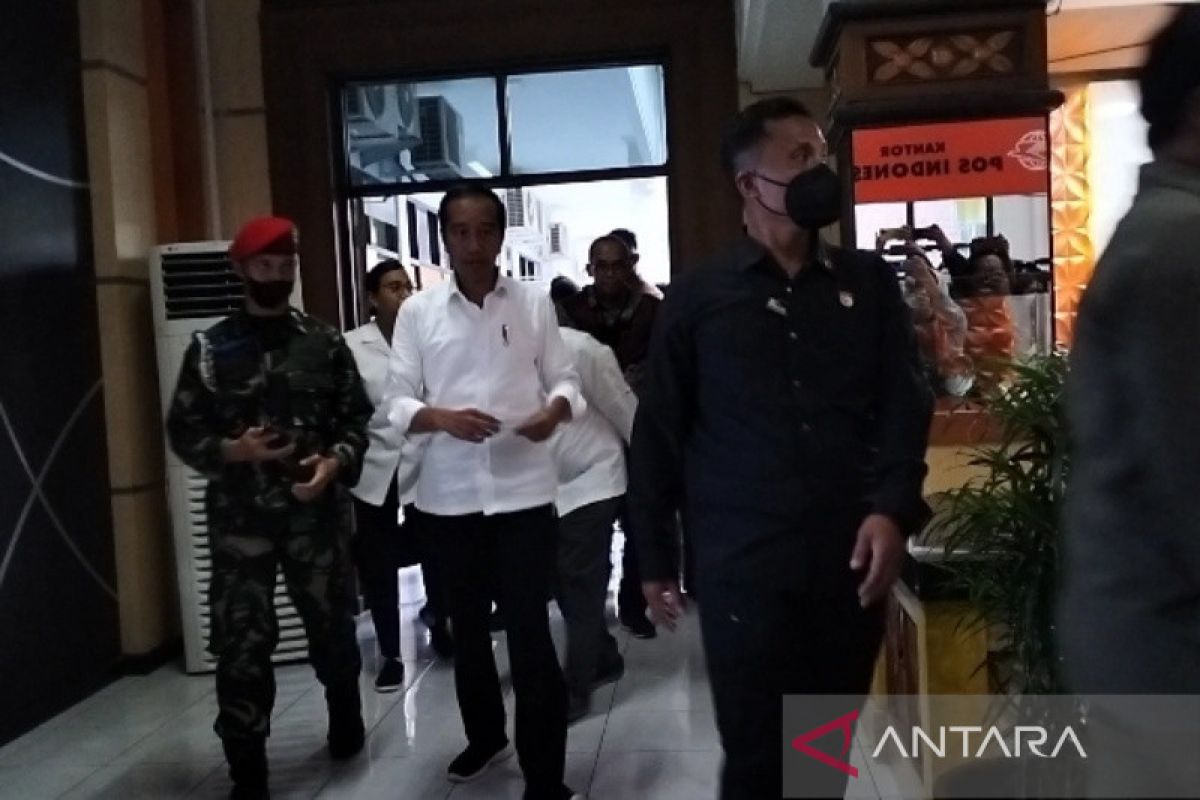 Presiden Jokowi cek penyampaian SPT Tahunan di KPP Pratama Surakarta
