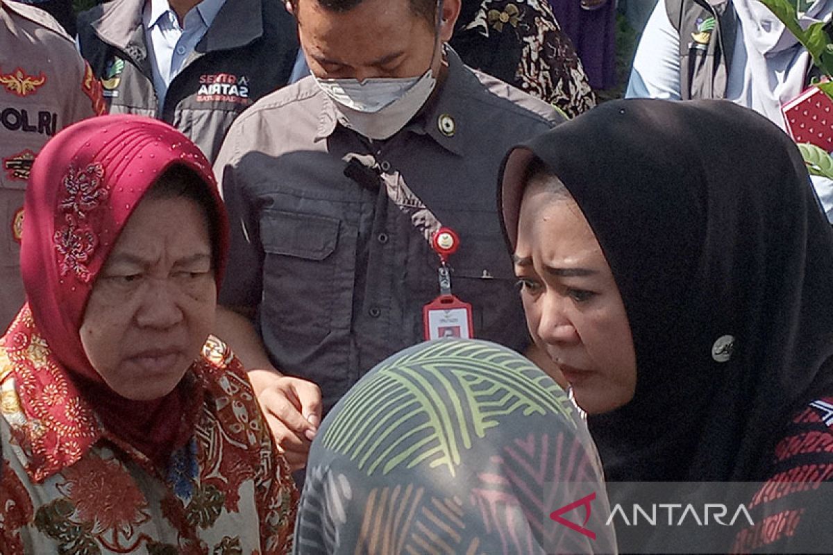 Risma berikan bantuan untuk bocah korban rudapaksa di Purbalingga