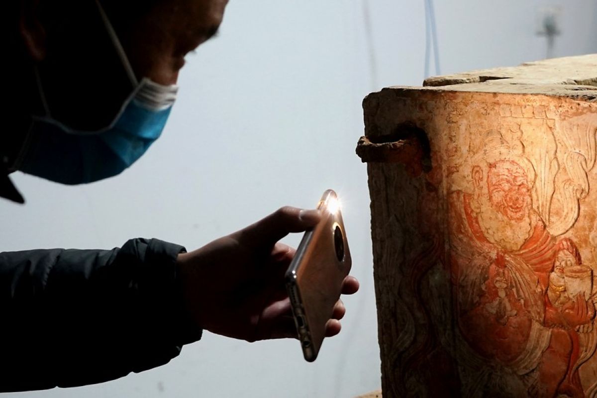 Arkeolog temukan 570 makam kuno di China tengah
