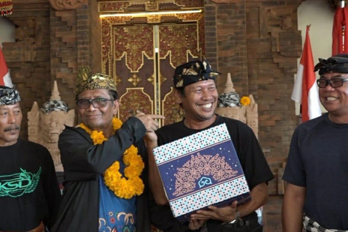 Ikatan Alumni UII bagikan ratusan paket sembako di Bali