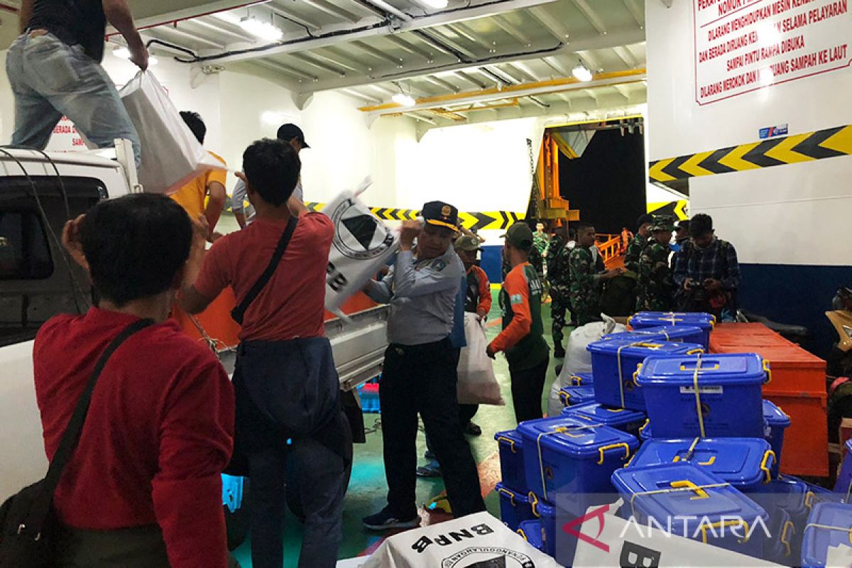 Kapal BN 01 angkut logistik ke Serasan untuk korban longsor Natuna