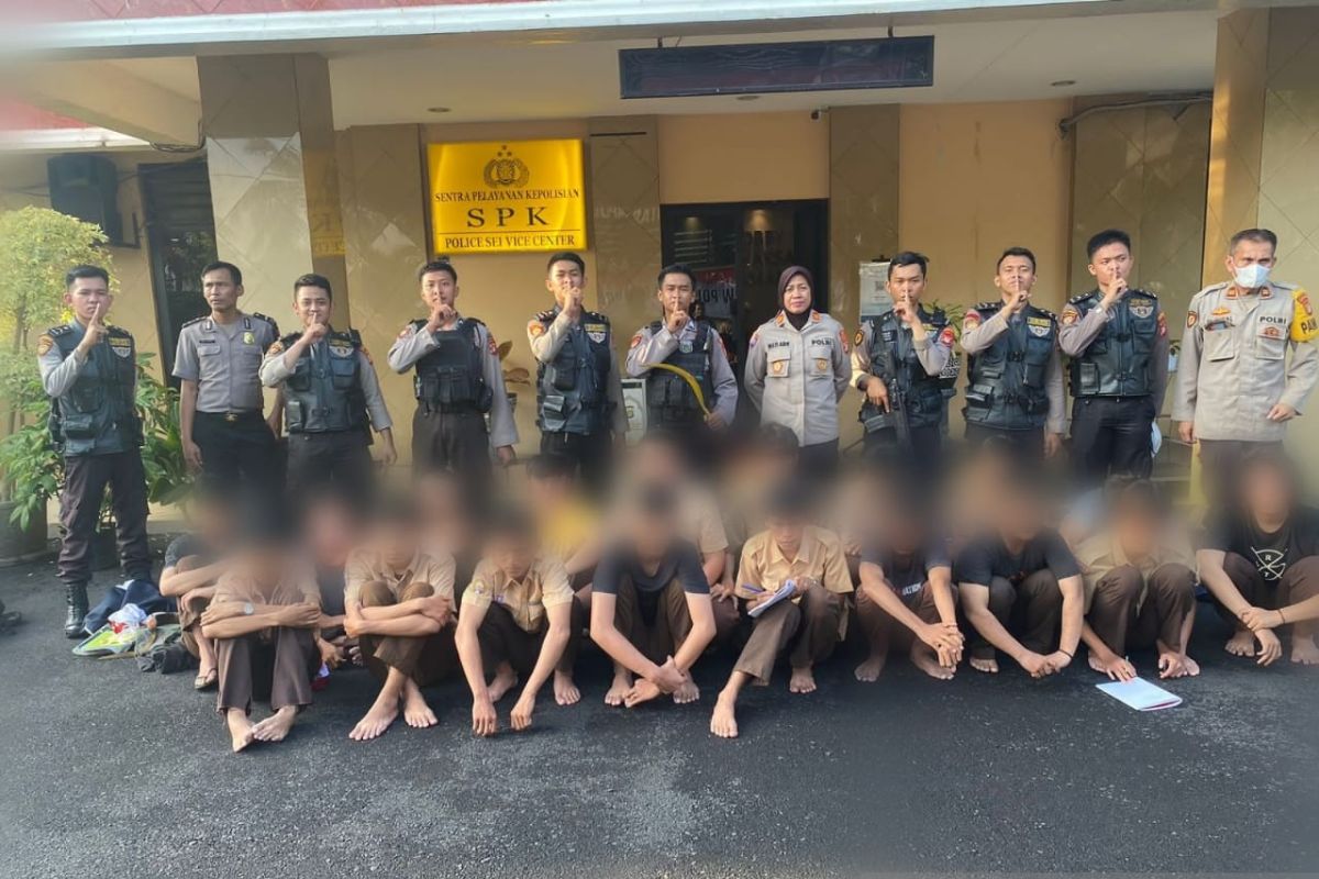 Polisi tangkap 18 pelajar diduga hendak tawuran