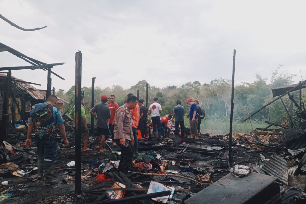 Empat rumah di Desa Kapar Tabalong terbakar