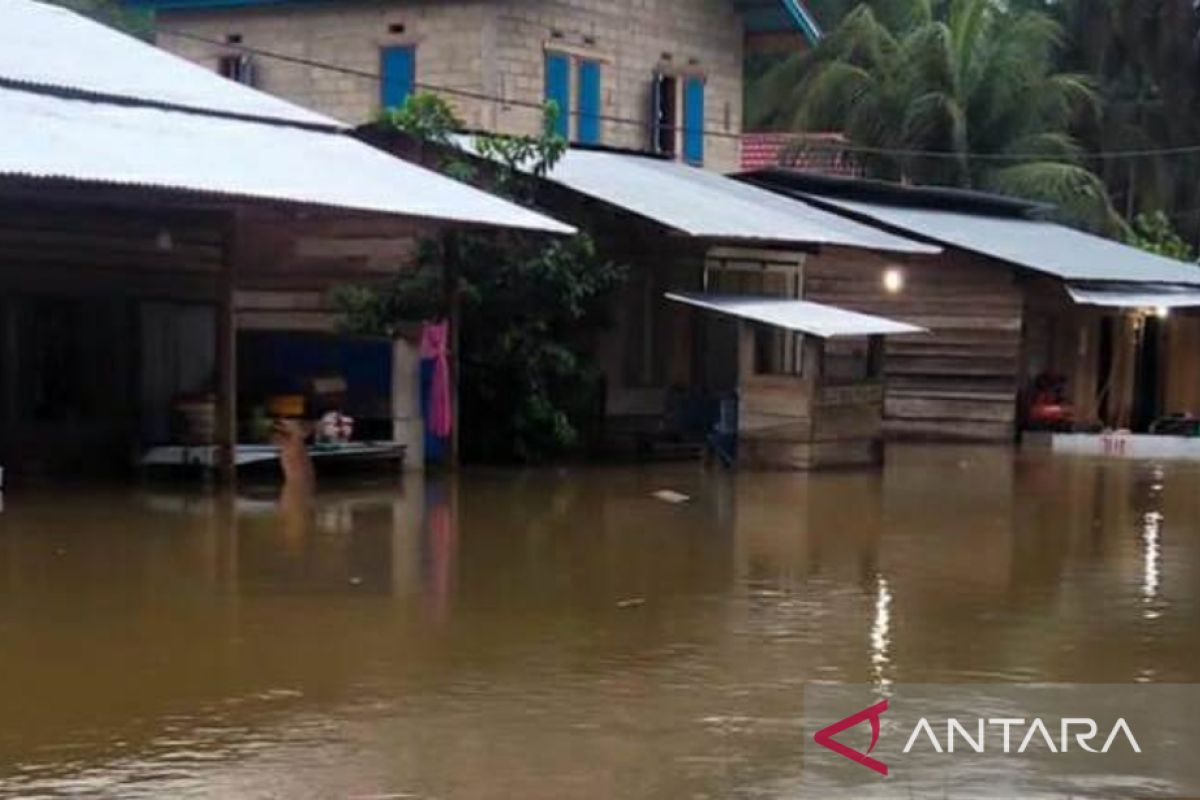 Empat daerah di Sumbar dilanda banjir akibat curah hujan tinggi