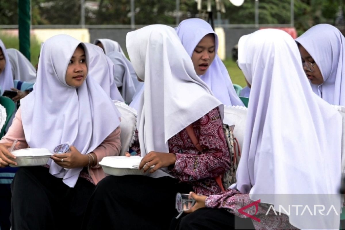 Cegah anemia dan stunting, remaja putri di Tanah Datar diberi tablet tambah darah