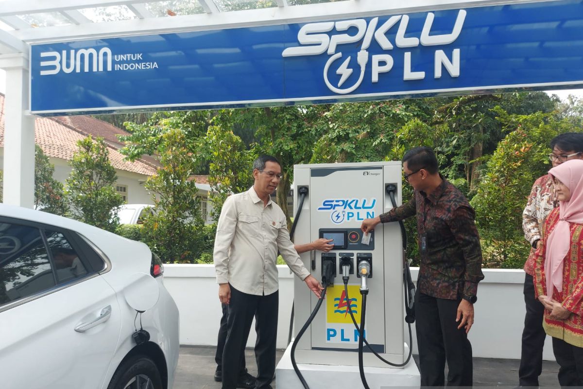 Bogor Palace provides charging station for electric vehicles